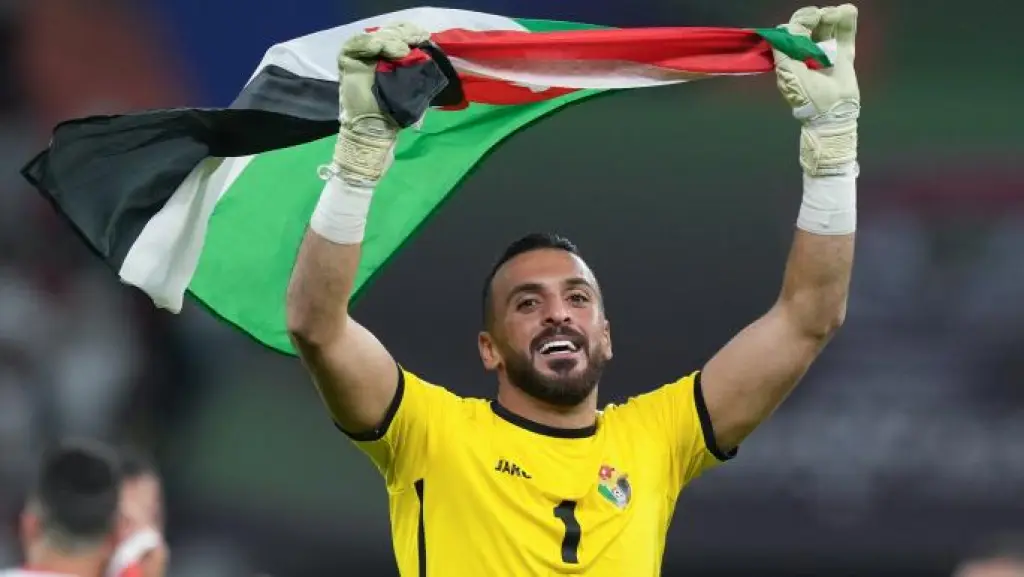 إسقاط شكوى حارس المنتخب الأردني يزيد أبو ليلى بعد اعتذار ودي