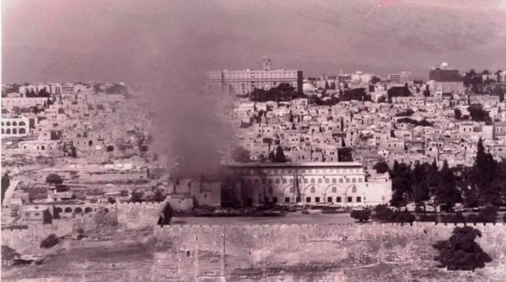 57 عاما على إحراق المسجد الأقصى