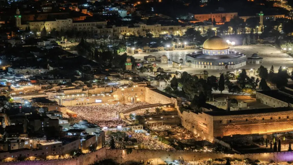 الاحتلال يغلق شوارع وأحياء القدس ويشن حملات اعتقال في الضفة