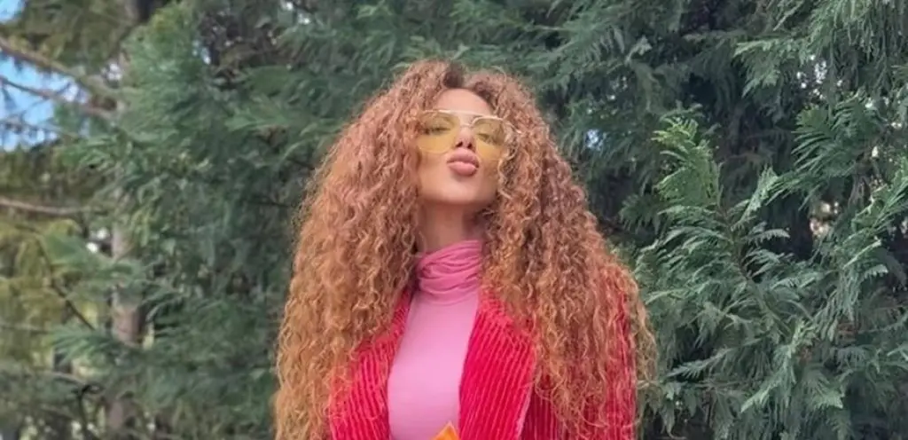 بحذاء غريب.. ميريام فارس تحتفل مع ابنيها بعيد الأم وتحذف خاصية التعليقات