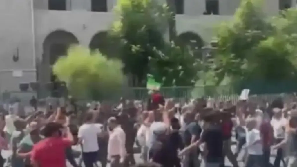 سوريا .. احتفالات بعد حكم الإعدام على بشار وماهر الأسد وعاطف نجيب