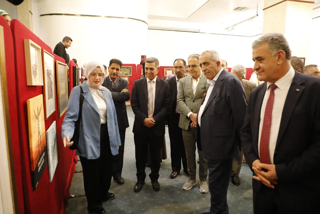 الرواشدة يفتتح معرض الخط العربي والزخرفة