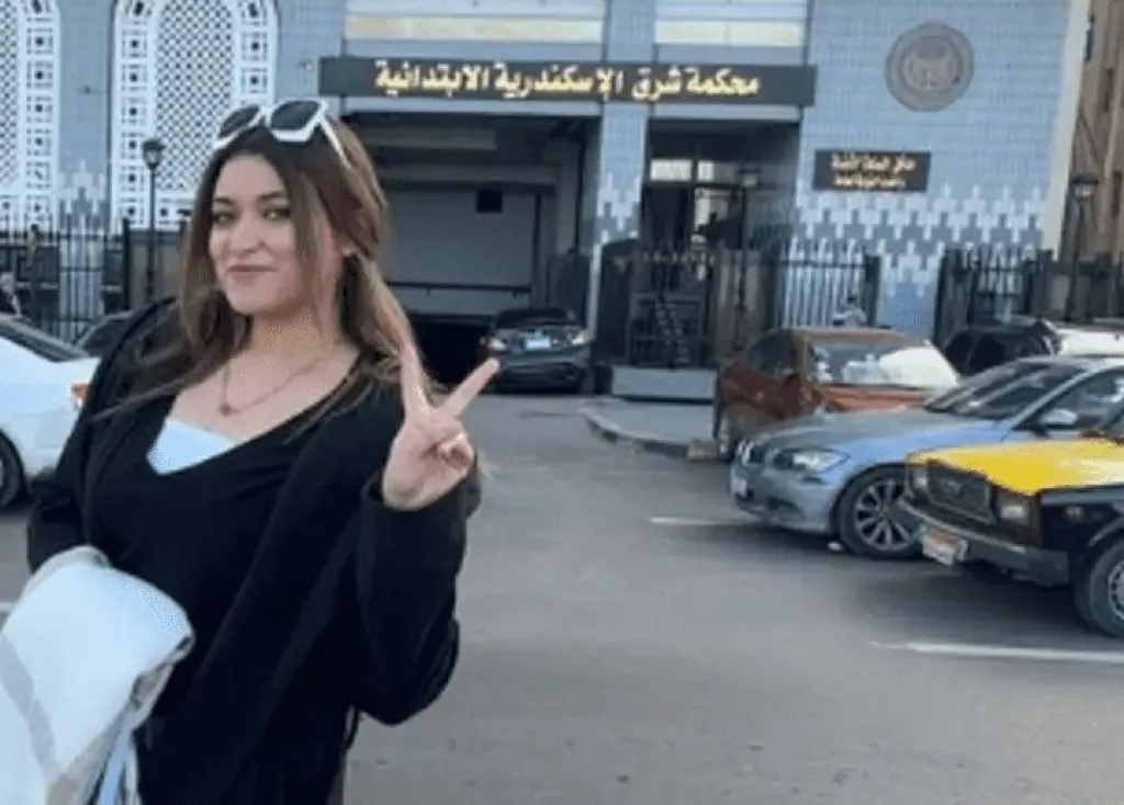 بلوغر مصرية تروي تفاصيل تعرضها للابتزاز