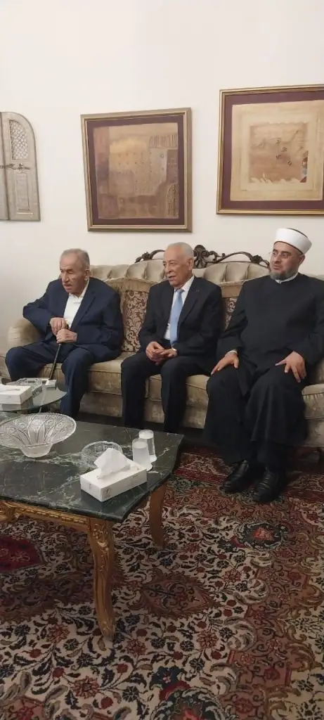 مندوبا عن الملك وولي العهد...العيسوي يعزي آل الساكت ( صور )