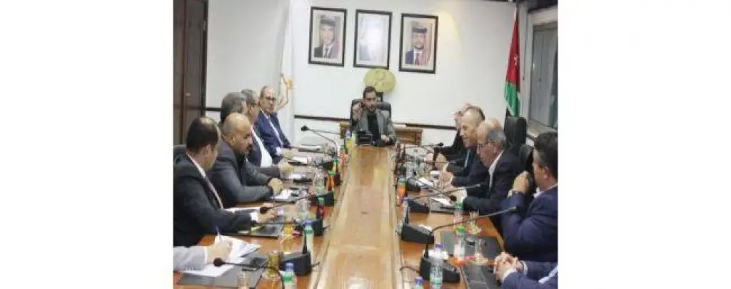 الحموري يلتقي رؤساء غرف التجارة لمتابعة حل مشاكل التجار ومطالبهم