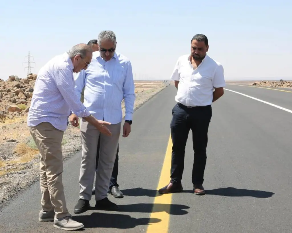 أبو السمن: مواصلة أعمال صيانة طريق المفرق–الصفاوي–الكرامة