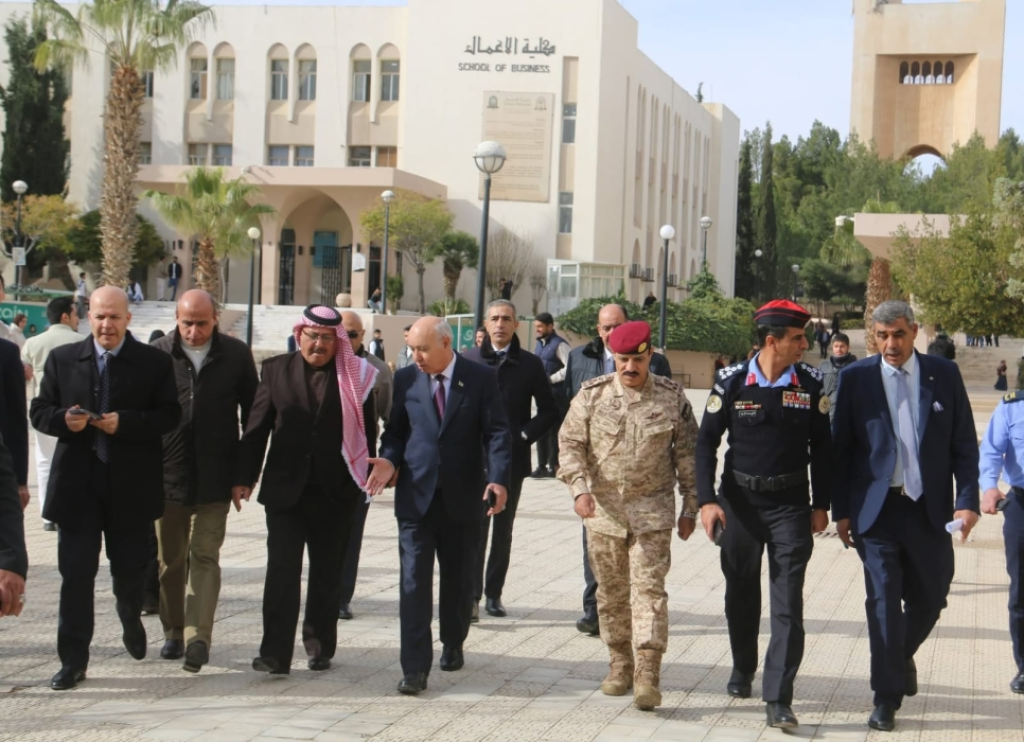 جامعة مؤتة : النعيمات يرعى محاضرة لمستشار جلالة الملك كنيعان البلوي حول العنف الجامعي وانعكاساته.