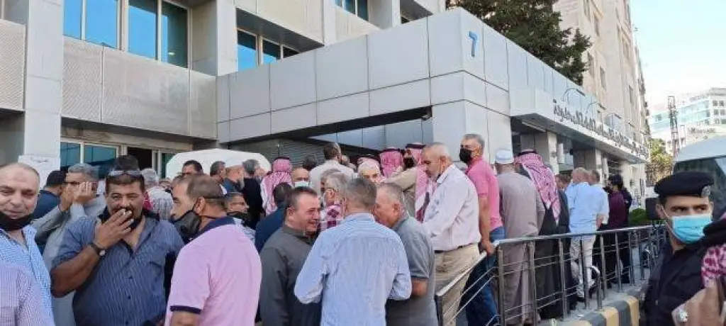 بالفيديو : ماذا جرى  في اليوم الثاني لاعتصام  متقاعدي  الفوسفات  ؟؟.. دعم وتضامن واسع