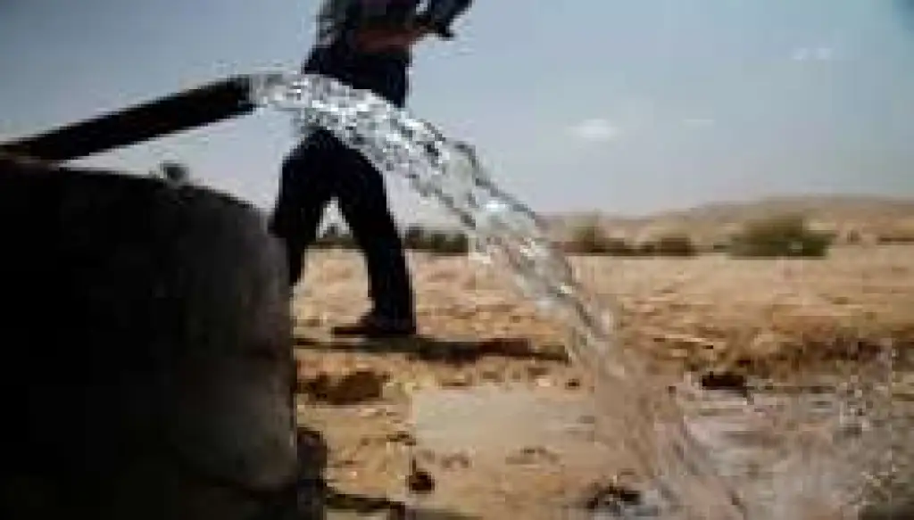 المستوطنون الإسرائيليون يستولون على مياه الضفة الغربية (صور)