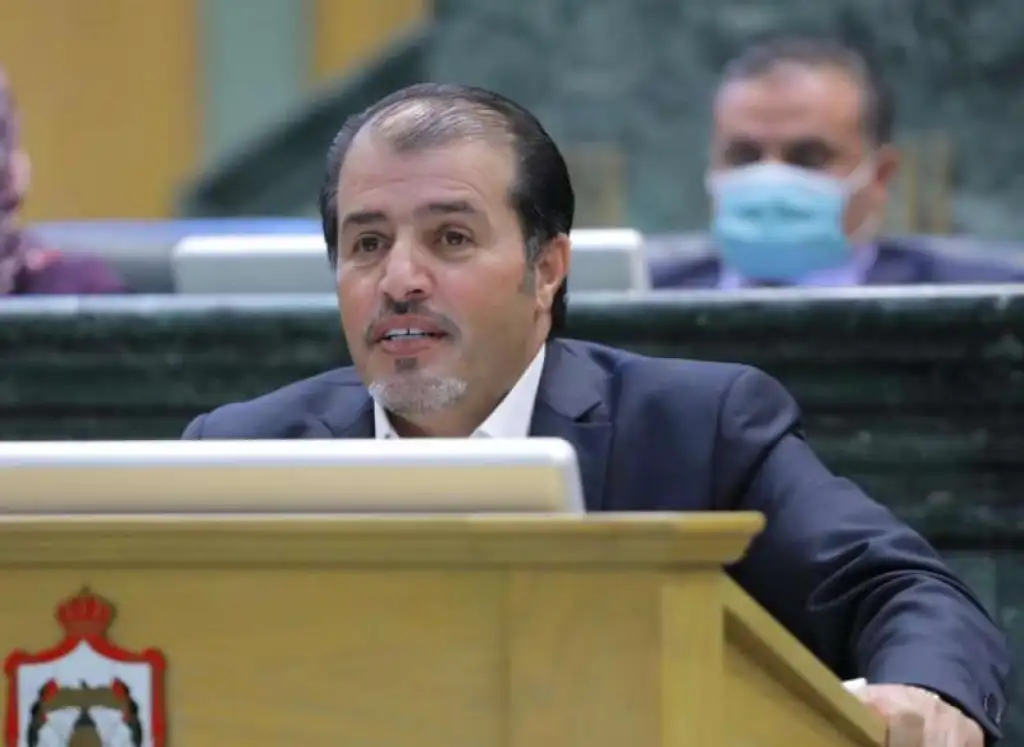النائب الشبيب لـ القلعة نيوز : إتفاق جرى مع وزارة الأشغال على تنفيذ حزمة  بـ 10 كيلو من طريق المفرق -الصفاوي ( طريق بغداد الدولي)  على موازنة 2026