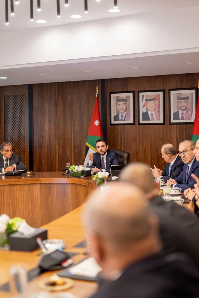 ولي العهد يترأس جانباً من جلسة مجلس الوزراء