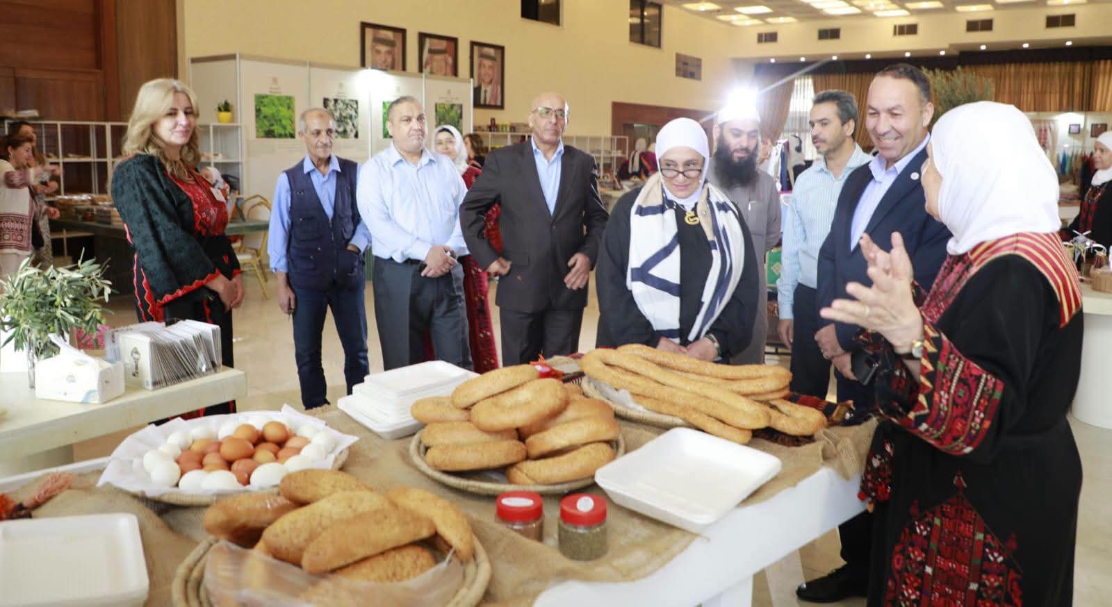 مندوبةً عن الرواشدة .. الشمالية ترعى افتتاح معرض مركز التراث الفلسطيني السادس عشر