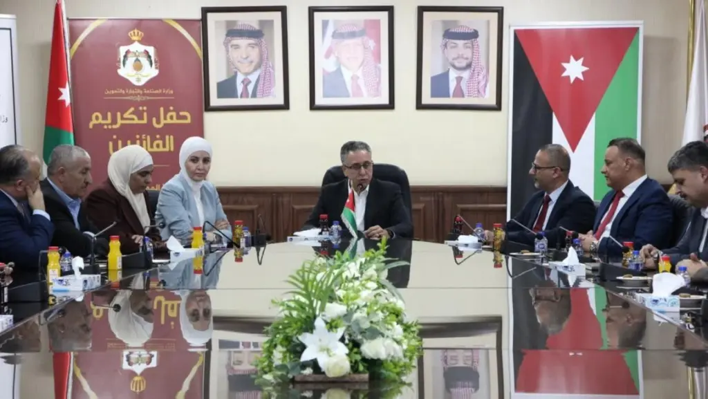 وزير الصناعة: التميز والريادة ركيزتا جودة الخدمات