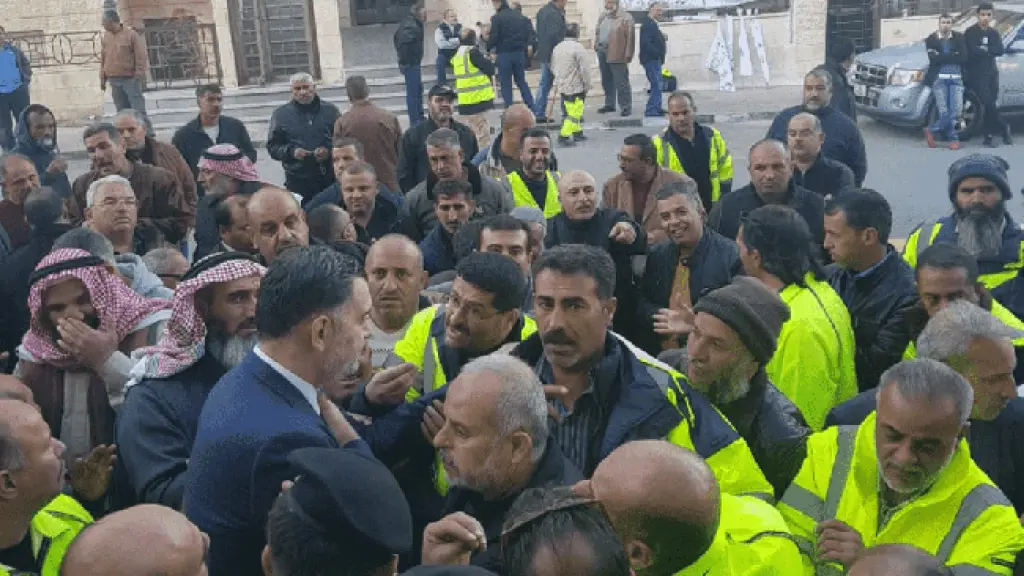 قصة  العاملين المفصولين من شركة لافارج
