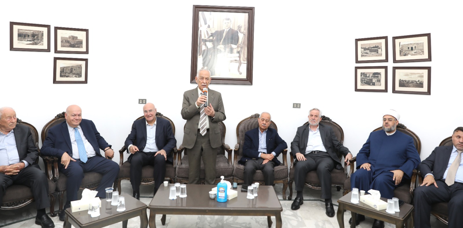 مندوبا عن الملك وولي العهد... العيسوي يعزي عشيرة البدري