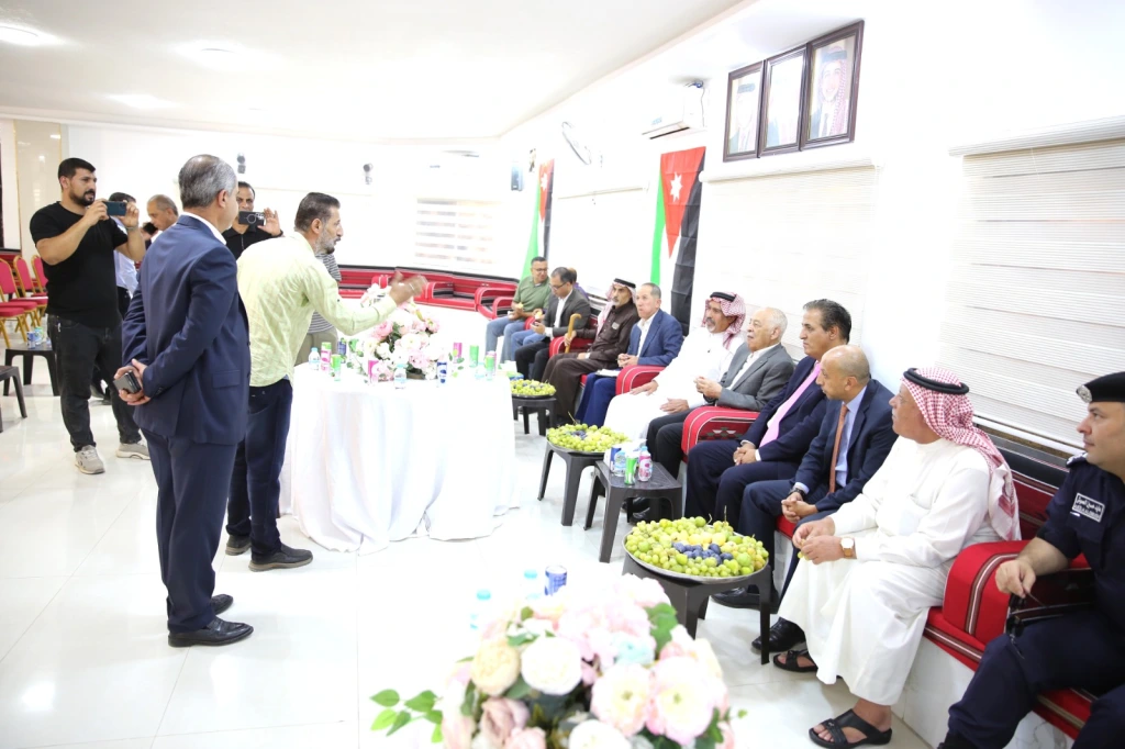 *العيسوي يفتتح ويتفقد مشاريع مبادرات ملكية في محافظة جرش*