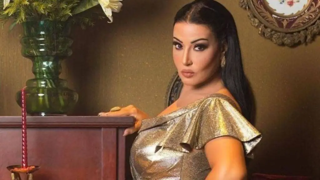 سمية الخشاب تغازل جمهورها.. أغنية جديدة وإطلالة صيفية