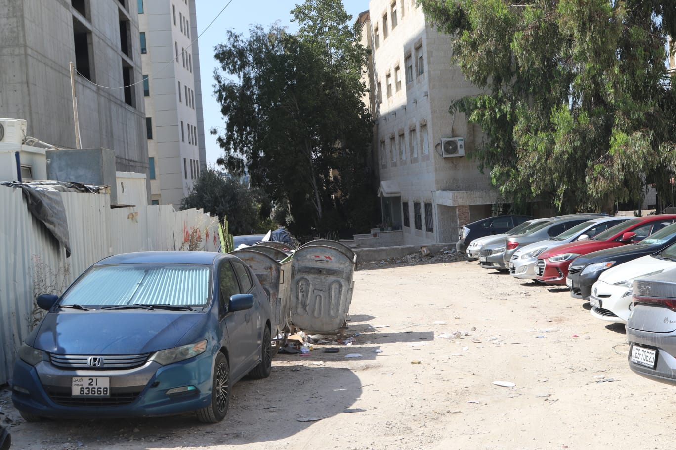 سكان الرابية "حي السلام" يطالبون أمانة عمان بحل عاجل لأزمة تجميع الحاويات
