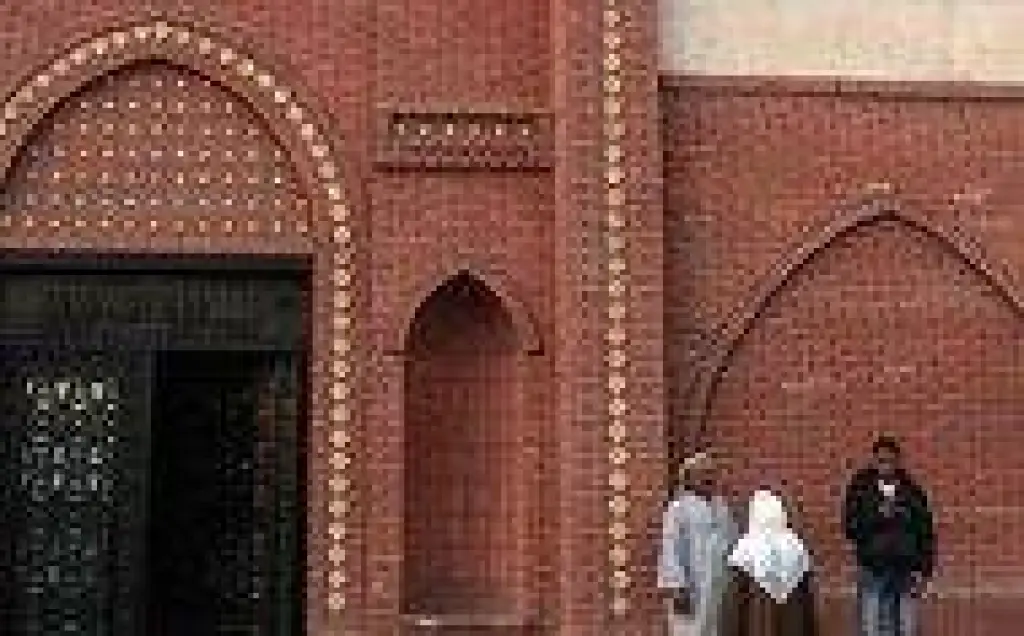 ​شاهد مقبرة مبارك ذات الأثاث المذهب
