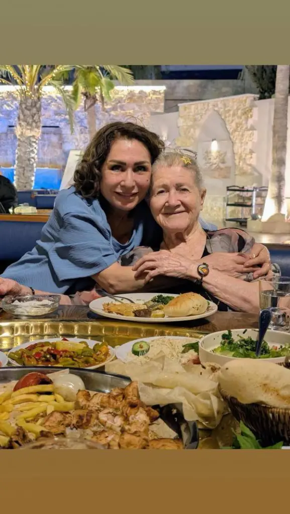 الفنانة سهير فهد لوالدتها: أنتِ كل الناس