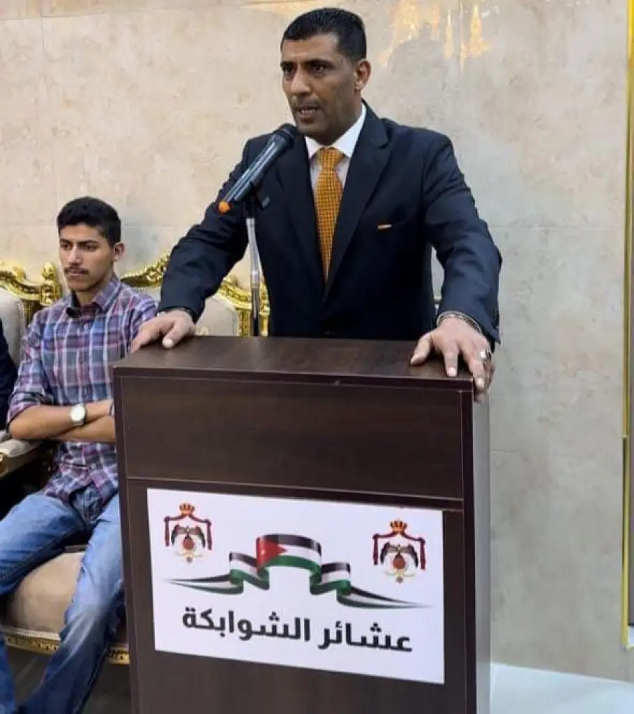 الدكتور المحامي صايل علي الشوبكي يهنئ جلالة الملك وولي العهد بعيد الأضحى المبارك عبر يافطات رفعت في دوار أبو علندا والرقيم والحمايدة وخشافية الشوابكة