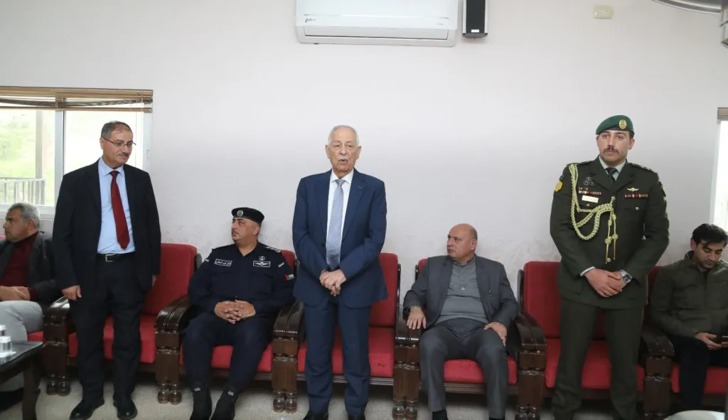 مندوبا عن الملك وولي العهد... العيسوي يعزي عشيرة الخوالدة