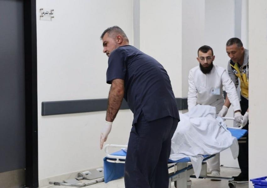 مقتل 7 أشخاص وإصابة 4 باستهداف حافلة بالرصاص في ريف حماة