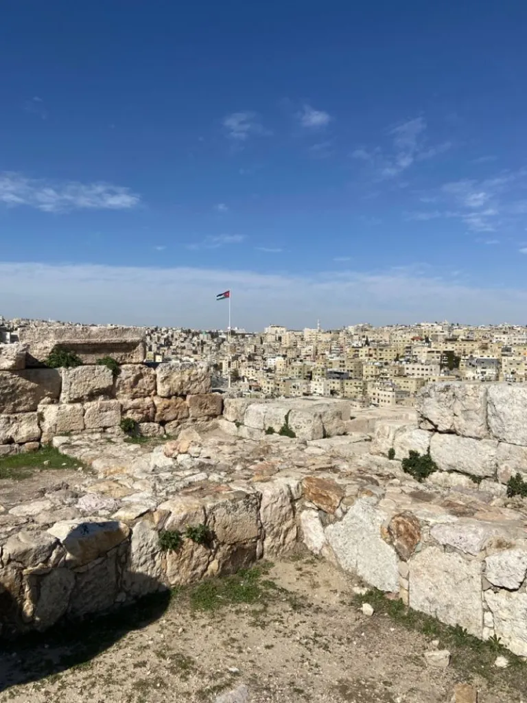 جبل القلعة.. تاج عمان العتيق وناظرة التاريخ على مر العصور