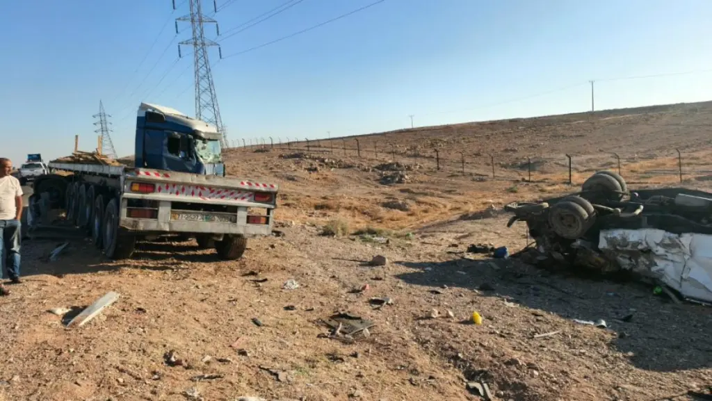 السير: تغيير مسرب من سائق الشاحنة سبب حادث الصحراوي