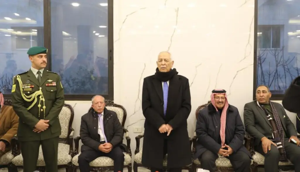 مندوبا عن الملك وولي العهد .. العيسوي يعزي عشائر الحويان والمناصير وعازر