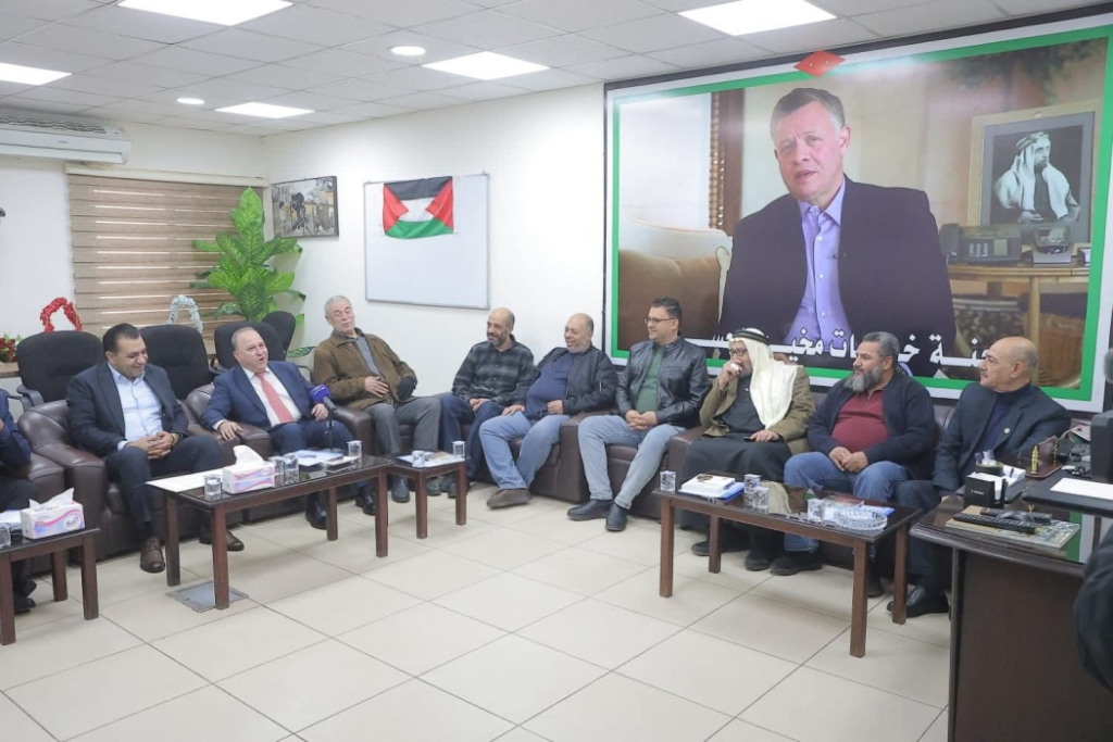 فلسطين النيابية تزور لجنة خدمات مخيم الحسين