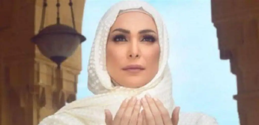 أمل حجازي خلعت الحجاب من فترة...ومحاولة للعودة؟