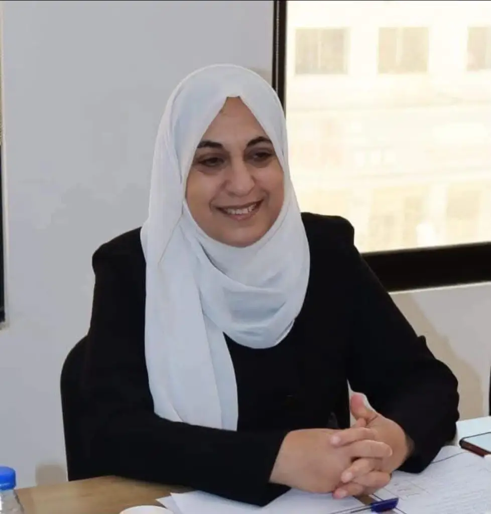 زينب العبابسة الازايدة ... اسمٌ ارتبط برسالة التعليم وبالعمل المجتمعي