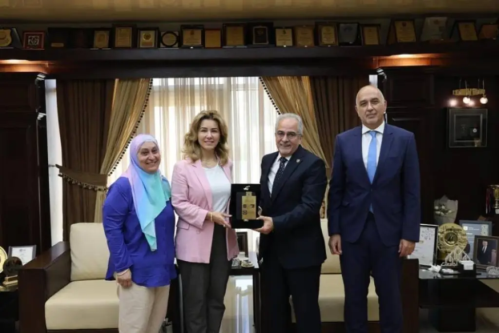 عمان الأهلية تستقبل نقيب أطباء الأسنان