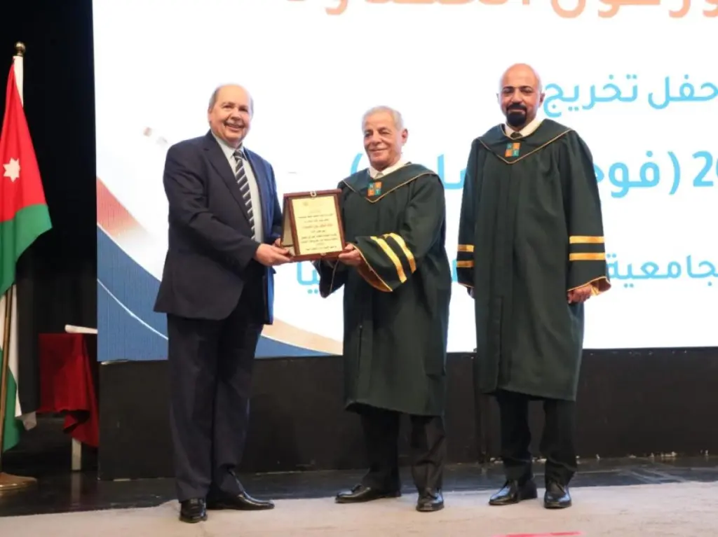 د. عون الخصاونة يرعى حفل تخريج فوج النشامى للكلية الجامعية الوطنية للتكنولوجيا