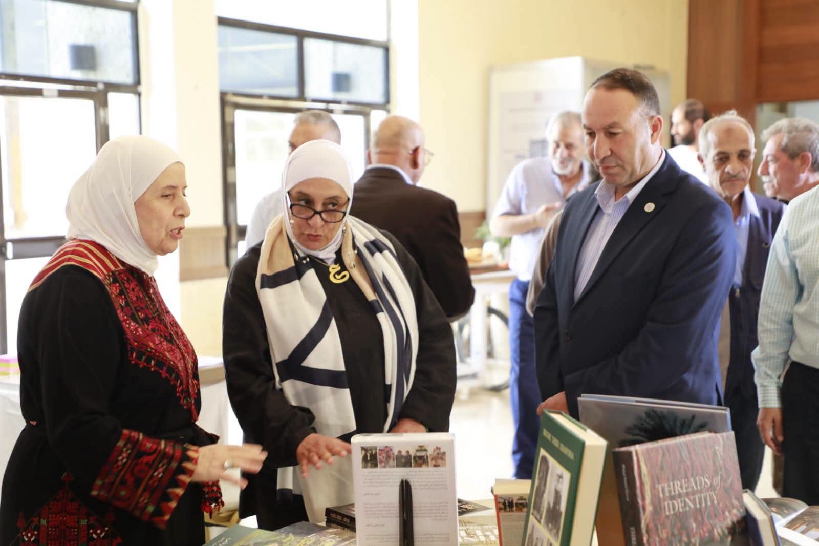 مندوبةً عن الرواشدة .. الشمالية ترعى افتتاح معرض مركز التراث الفلسطيني السادس عشر