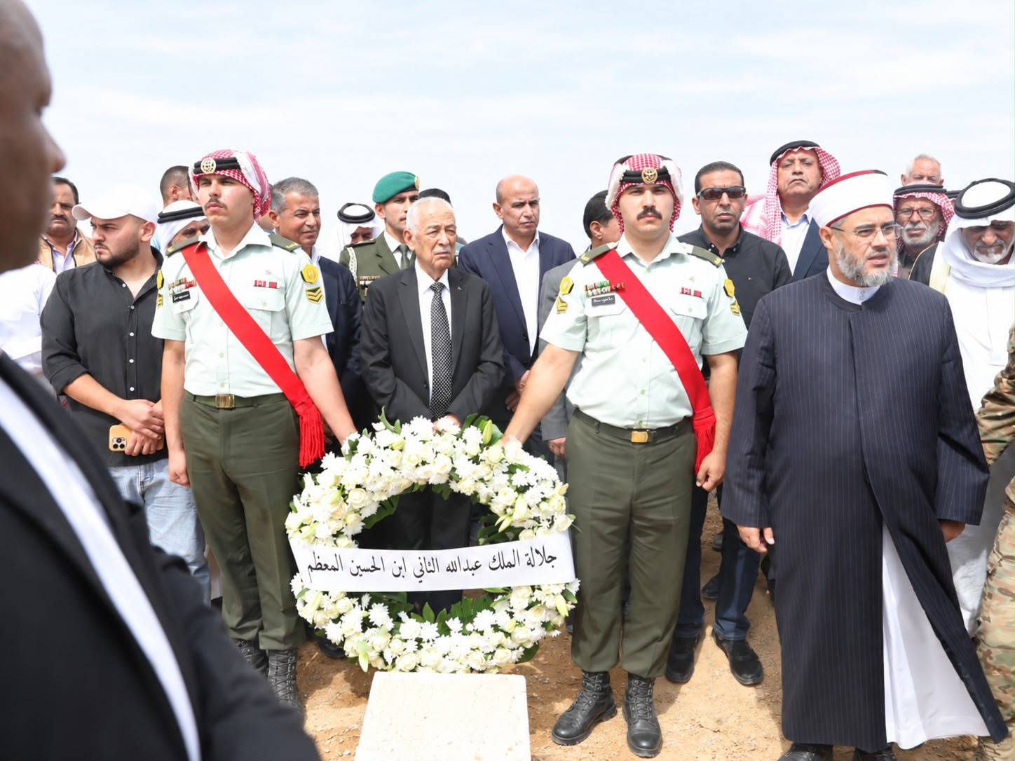 العيسوي يشارك في تشييع جثمان المرحوم سلامة الحجايا