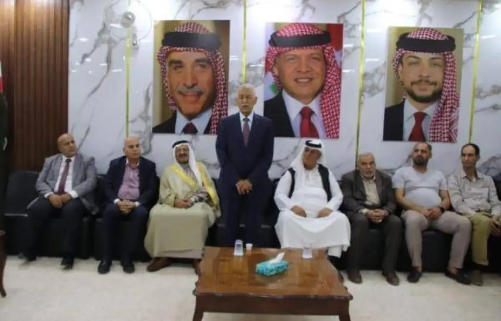 مندوبا عن الملك وولي العهد .. العيسوي يعزي عشائر الخزاعلة والعبداللات وأبو طالب