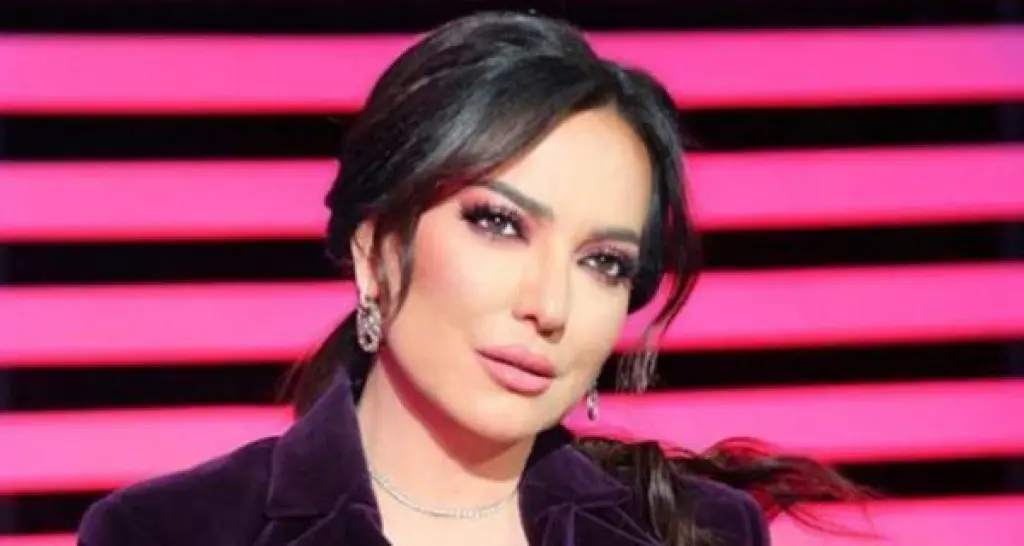 تطورات قضية تسجيلات ابنة أمل عرفة .. اعتذار وكشف حقائق