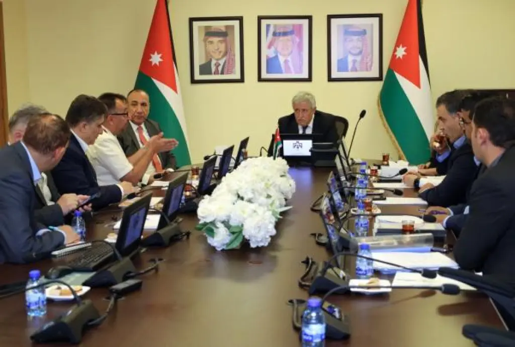 وزير النقل يؤكد الإسراع بترميم مباني قصر الملك المؤسس في معان