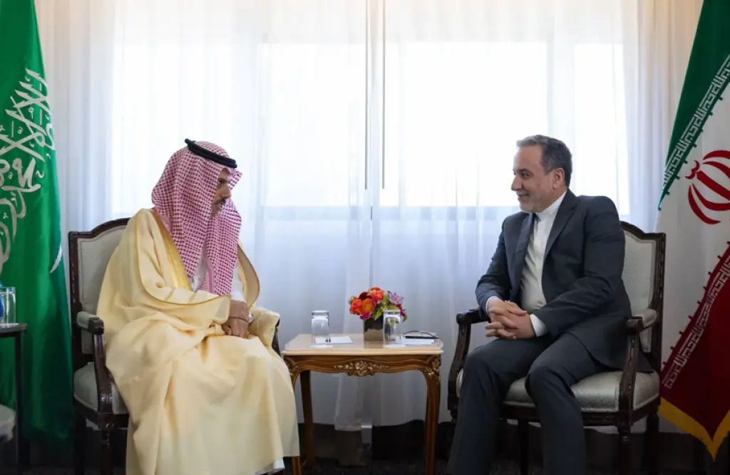 عراقجي يبحث في اتصال مع نظيره السعودي آخر المسارات الدبلوماسية لخفض التوتر في المنطقة