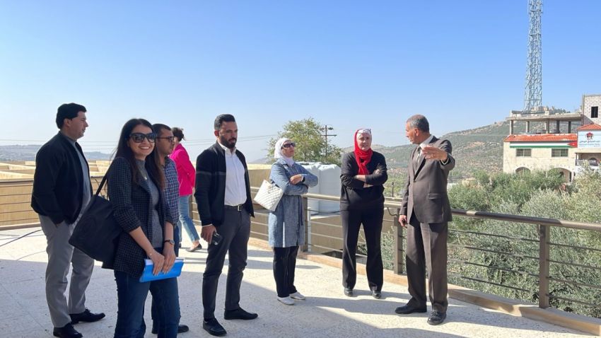 وفد من الوكالة الايطالية للتعاون التنموي يطلع على أبرز مشاريع البنية التحتية الممولة من المنحة الايطالية في كلية عجلون الجامعية