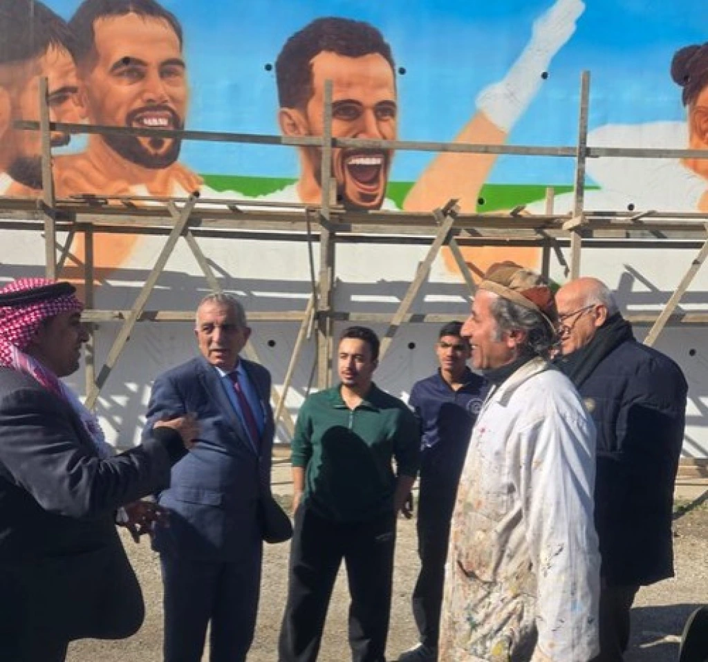 الرواشدة يطلّع على الاعمال الفنية لجدارية الزرقاء الفنية
