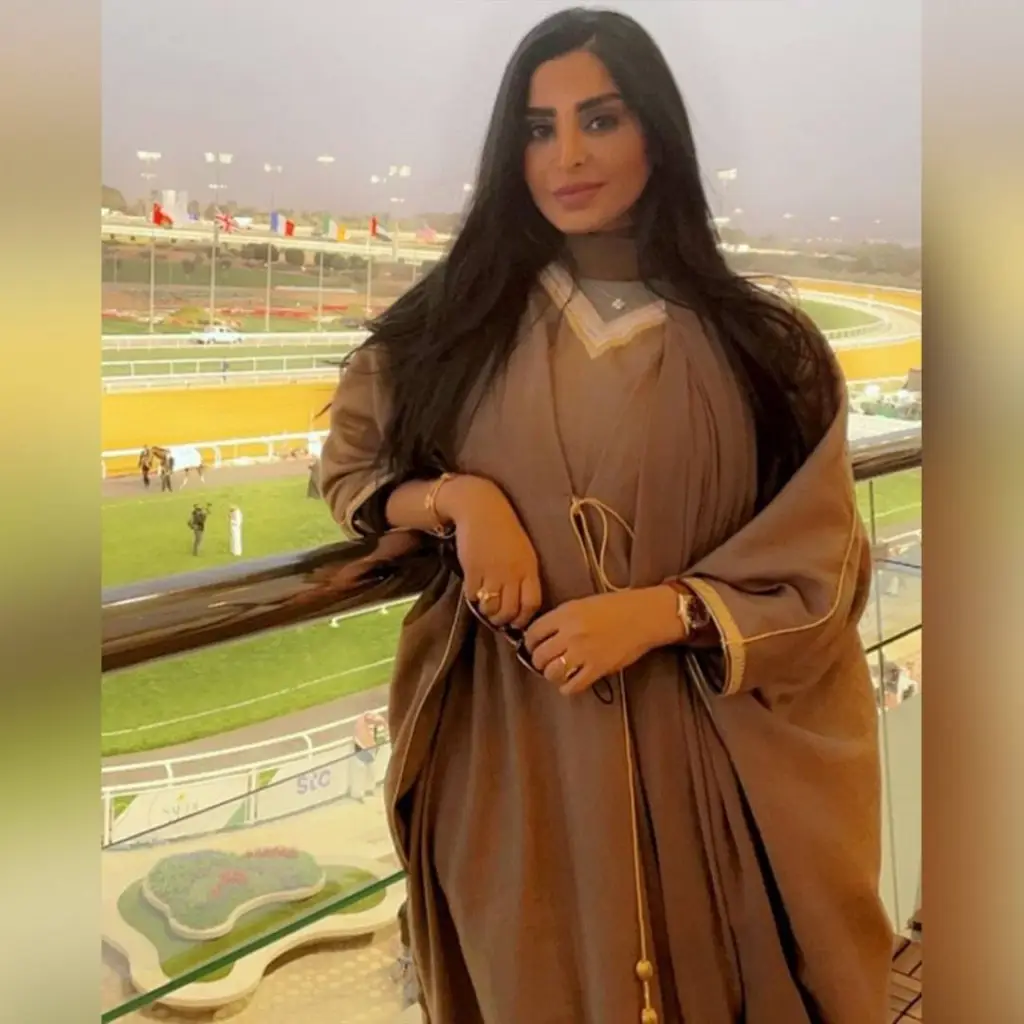 فنّانة خليجية تتباهى بأجرها المرتفع: تعطيني حقي المادي أعطيك عيوني