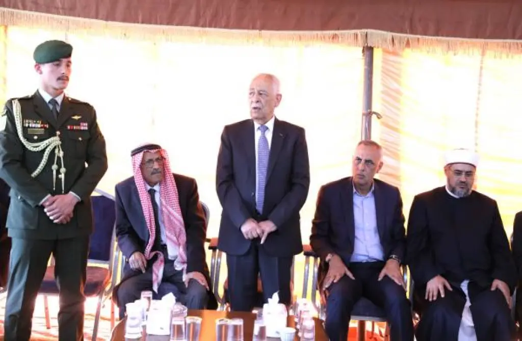 مندوبا عن الملك وولي العهد .. العيسوي يعزي عشائر العدوان