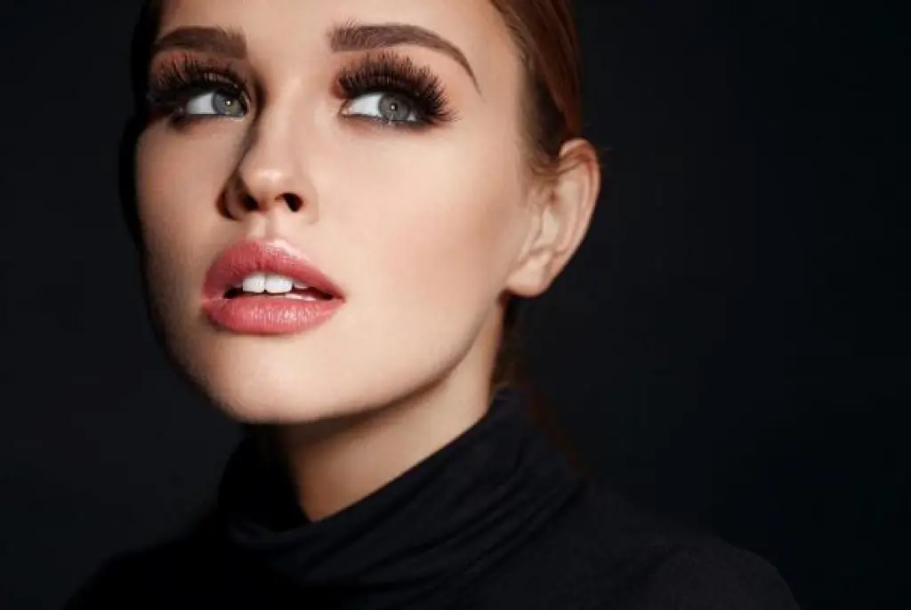 الرموش الاصطناعية المناسبة لك حسب شكل عينيك والفوائد التجميلية لها