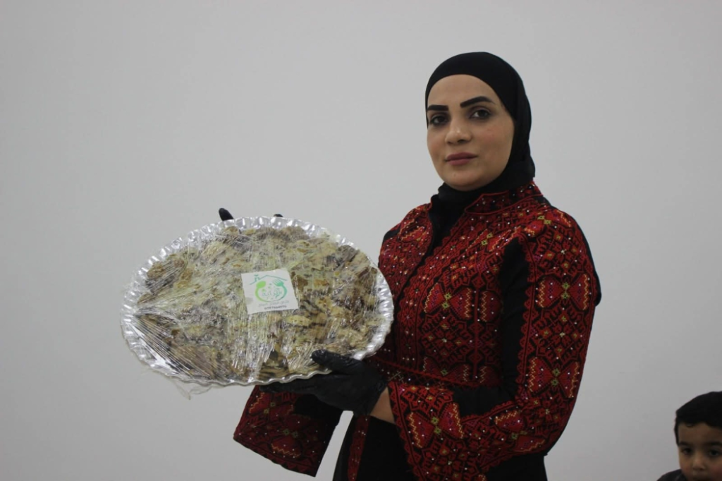 راية العقرباوي: أنامل من ضياء تصنع من الإرادة حياة
