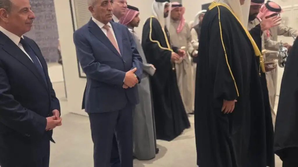 الرواشدة يحضر فعاليات افتتاح معرض الفن التشكيلي لمجموعة الشيخ راشد آل خليفة في البحرين