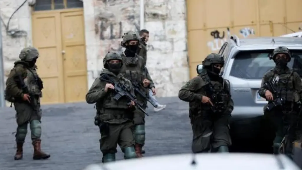 إصابة فلسطيني بجروح خطيرة برصاص الاحتلال الإسرائيلي في رام الله