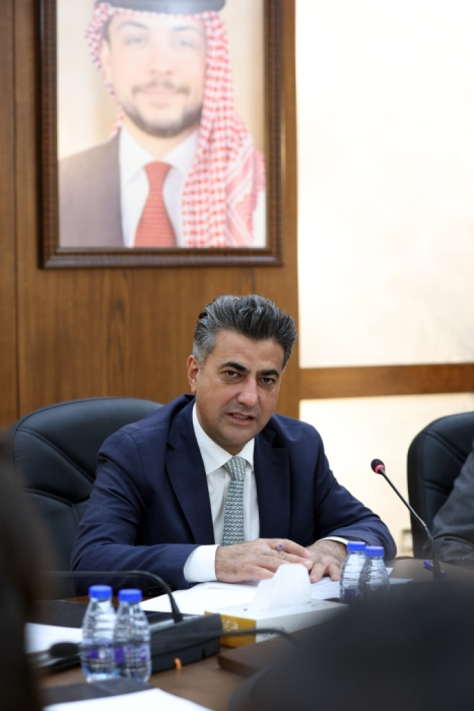الخصاونة يلتقي وفدًا من طلبة حقوق الأردنية ويناقش دور الشباب في الحياة العامة